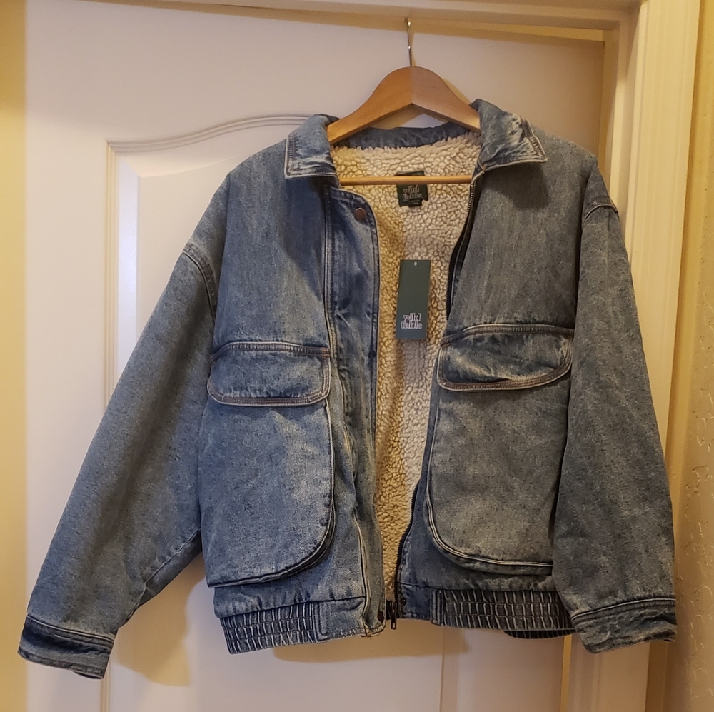 Jean jacket with faux fur